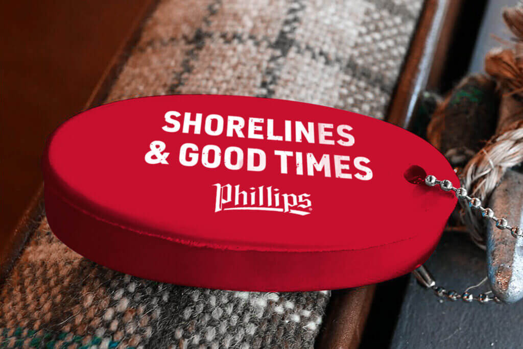 A floating keychain that reads, “shorelines and good times.”
